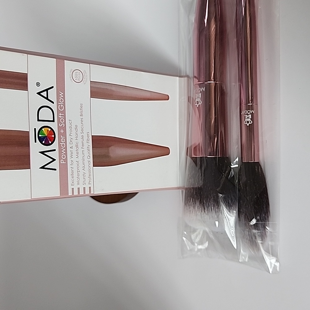 Moda Powder + Soft Glow Brush Set in Rose Gold - Picture 6 of 14